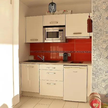 Front De Apartment *