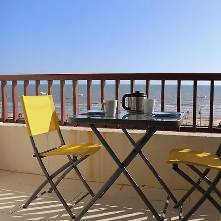 Front De Apartment *